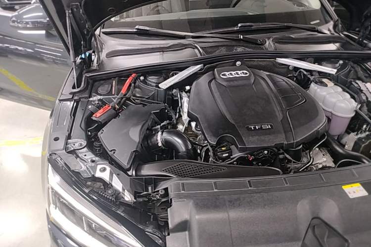 Used Audi A5 2019 Sportback 40 TFSI Fashion Model Engine Bay Right