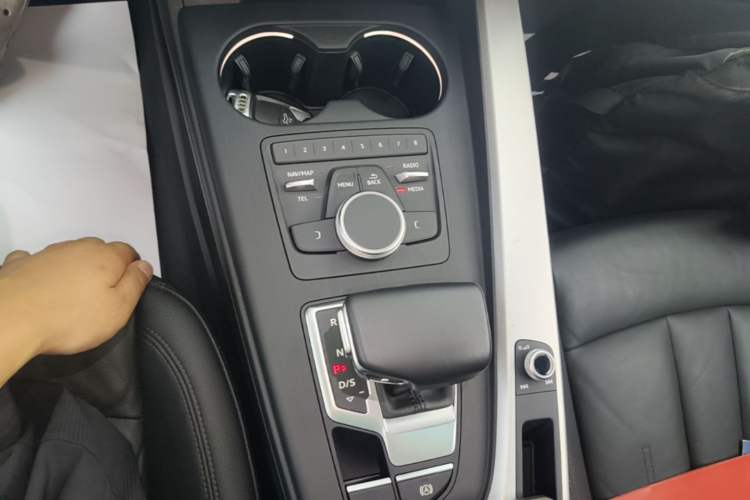 Used Audi A5 2019 Sportback 40 TFSI Fashion Model Gear Lever