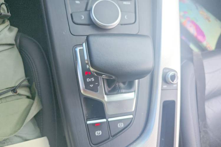 Used Audi A5 2019 Sportback 40 TFSI Fashion Model Gear Lever