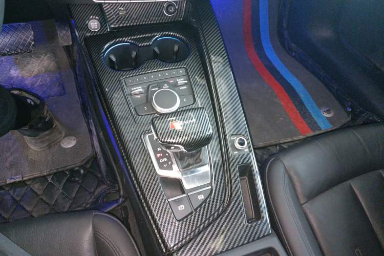 Used Audi A5 2019 Coupe 40 TFSI Fashion Edition China V Emission Standard Gear Lever