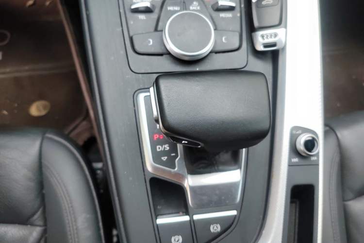 Used Audi A5 2019 Sportback 40 TFSI Fashion Model Gear Lever