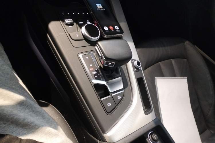 Used Audi A5 2019 Sportback 40 TFSI Fashion Model Gear Lever