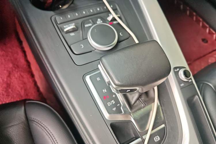 Used Audi A5 2019 Sportback 40 TFSI Fashion Model Gear Lever