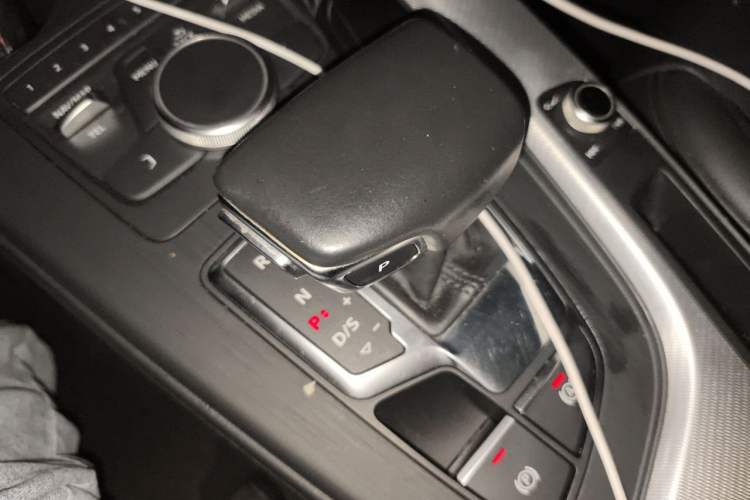 Used Audi A5 2019 Sportback 40 TFSI Fashion Model Gear Lever