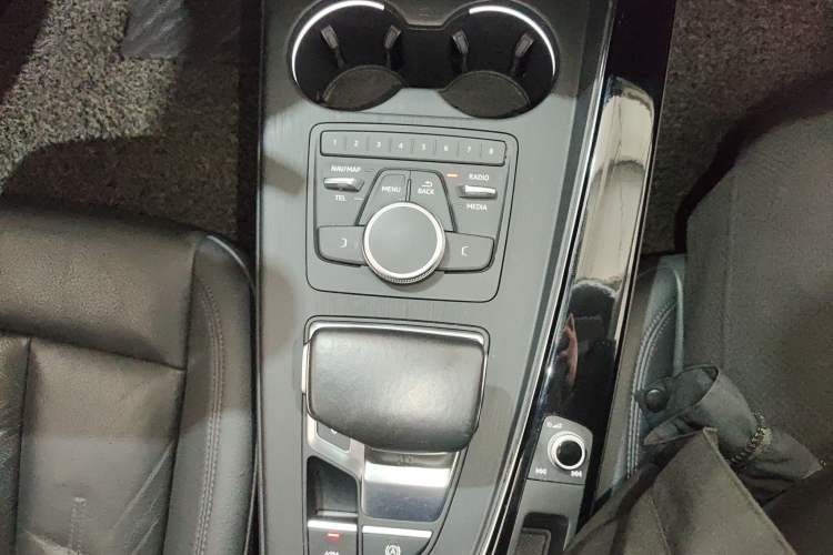 Used Audi A5 2019 Cabriolet 40 TFSI Fashion Edition China V Gear Lever