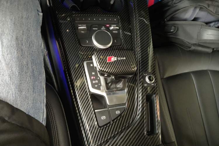 Used Audi A5 2019 Coupe 40 TFSI Fashion Edition China V Emission Standard Gear Lever