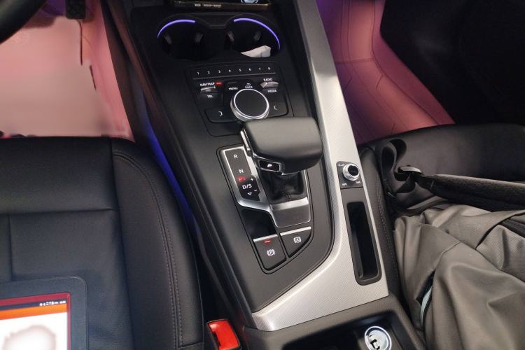 Used Audi A5 2019 Coupe 40 TFSI Fashion Edition China V Emission Standard Gear Lever