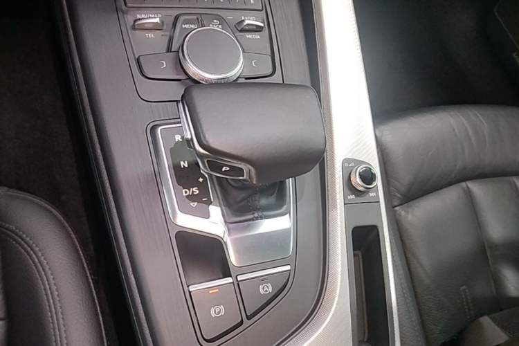 Used Audi A5 2019 Sportback 40 TFSI Fashion Model Gear Lever