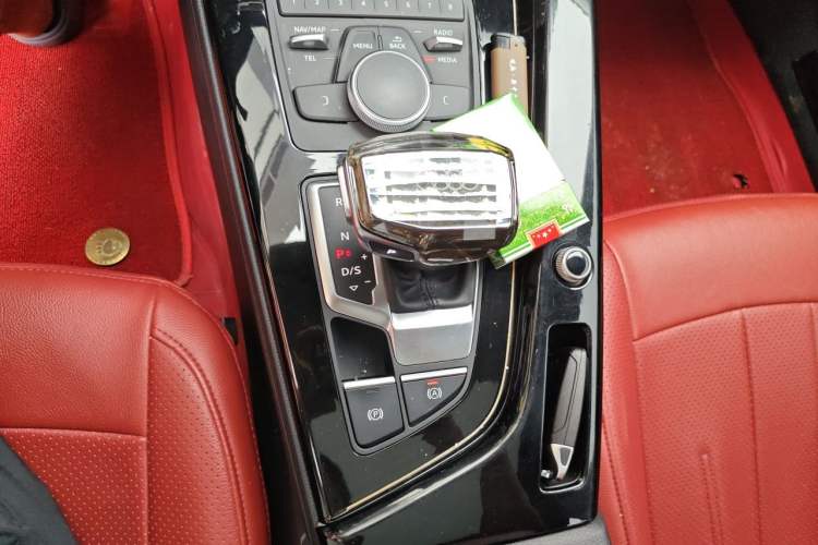 Used Audi A5 2019 Sportback 40 TFSI Fashion Model Gear Lever