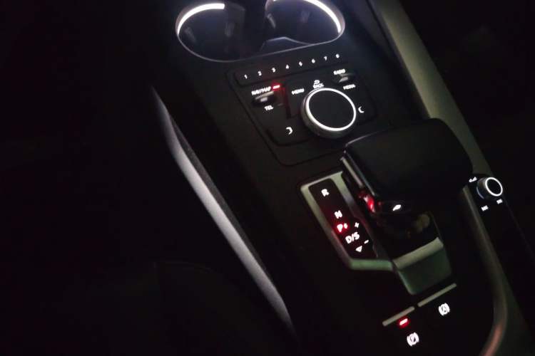 Used Audi A5 2019 Sportback 40 TFSI Fashion Model Gear Lever