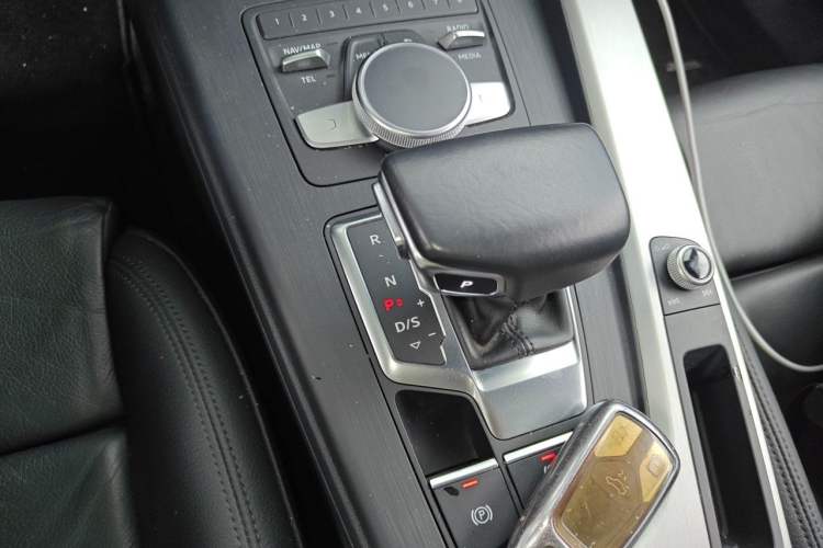 Used Audi A5 2019 Sportback 45 TFSI quattro Sport Model Gear Lever