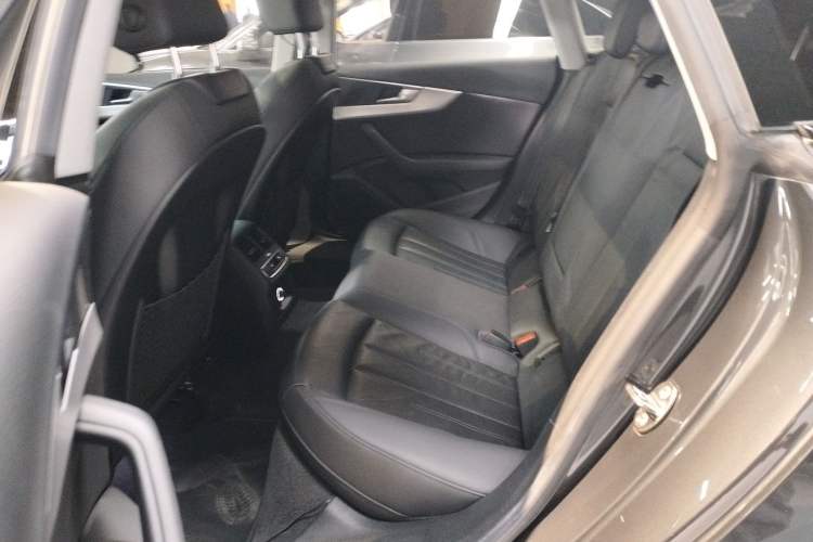 Used Audi A5 2019 Sportback 40 TFSI Fashion Model Interior 4
