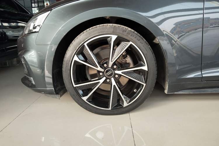 Used Audi A5 2019 Coupe 40 TFSI Fashion Edition China V Emission Standard Left Front Wheel Hub