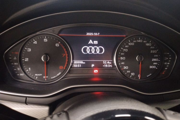 Used Audi A5 2019 Coupe 40 TFSI Fashion Edition China V Emission Standard Odometer Close Up