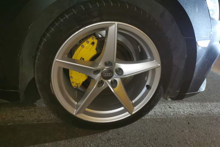 Used Audi A5 2019 Coupe 40 TFSI Fashion Edition China V Emission Standard Right Front Wheel Hub