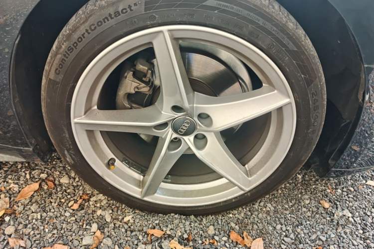 Used Audi A5 2019 Sportback 40 TFSI Fashion Model Right Front Wheel Hub