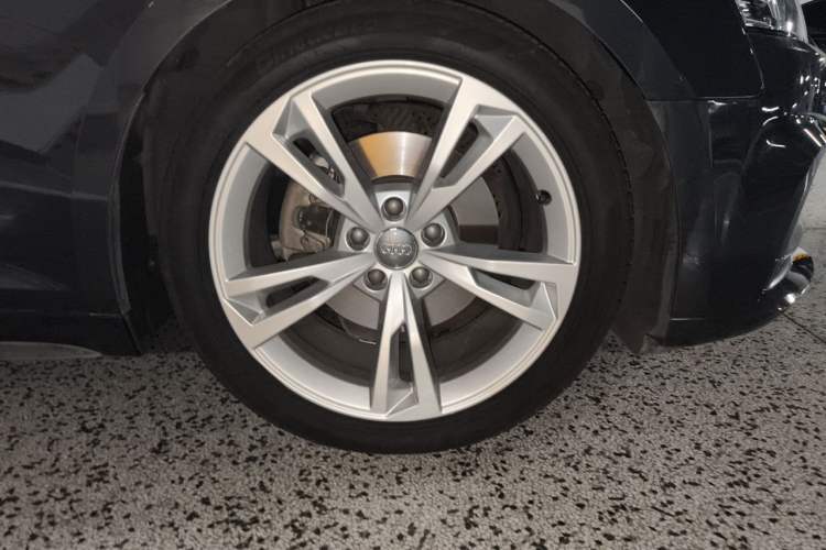 Used Audi A5 2019 Sportback 40 TFSI Fashion Model Right Front Wheel Hub