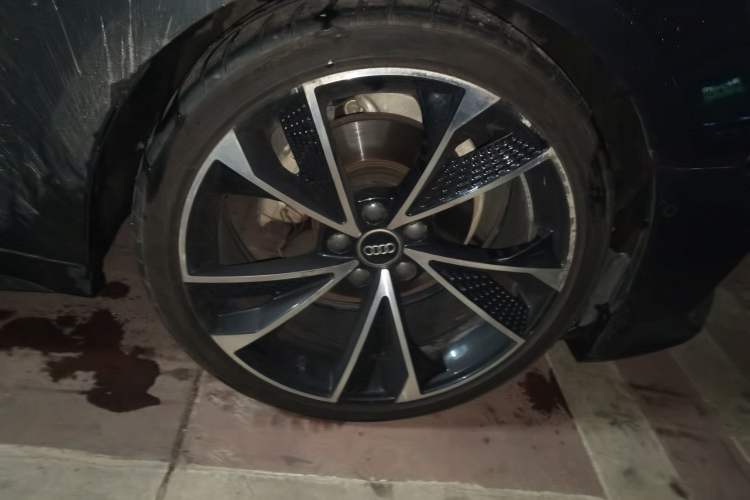 Used Audi A5 2019 Cabriolet 40 TFSI Fashion Edition China V Right Front Wheel Hub