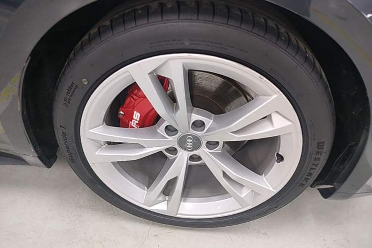 Used Audi A5 2019 Sportback 40 TFSI Fashion Model Right Front Wheel Hub