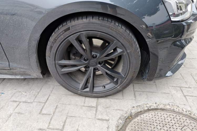 Used Audi A5 2019 Sportback 40 TFSI Fashion Model Right Front Wheel Hub