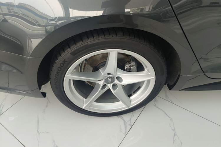 Used Audi A5 2019 Sportback 40 TFSI Fashion Model Right Rear Wheel Hub