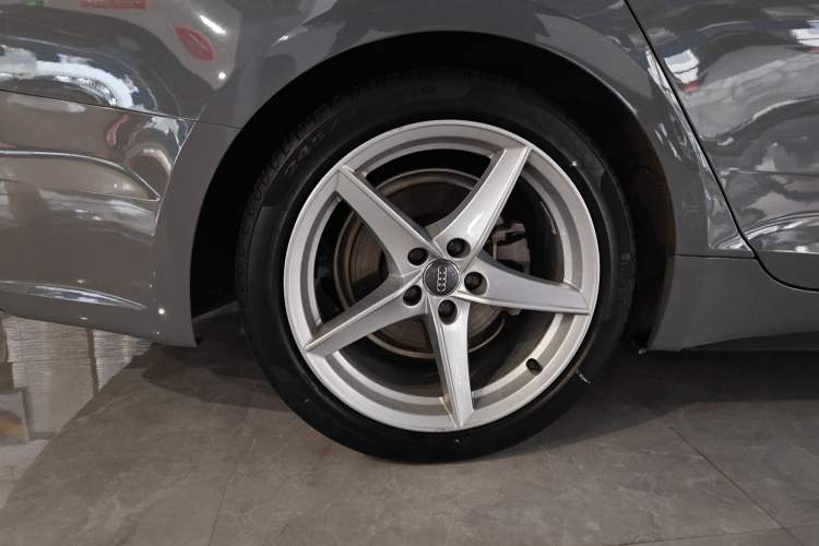 Used Audi A5 2019 Sportback 40 TFSI Fashion Model Right Rear Wheel Hub