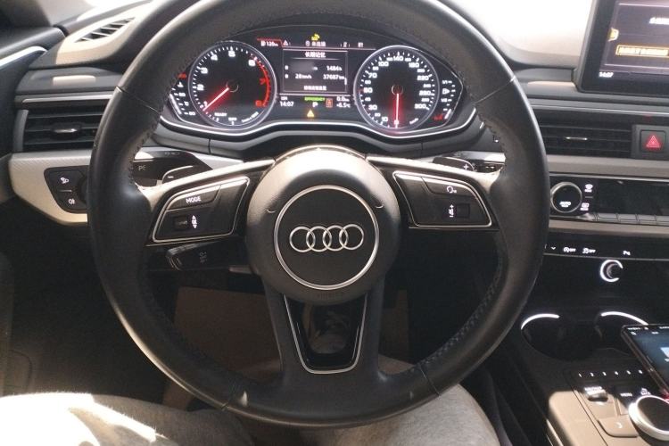 Used Audi A5 2019 Sportback 40 TFSI Fashion Model Steering Wheel