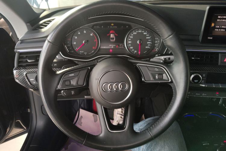Used Audi A5 2019 Coupe 40 TFSI Fashion Edition China V Emission Standard Steering Wheel