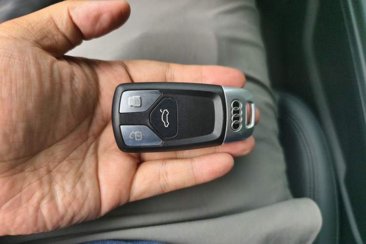 Used Audi A5 2019 Coupe 40 TFSI Fashion Edition China V Emission Standard Vehicle Key
