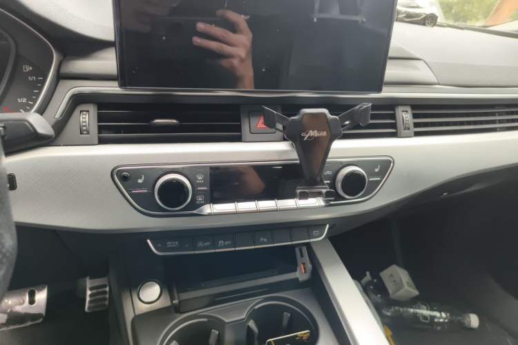 Used Audi A5 2019 Sportback 40 TFSI Fashion Model Audio And AC Panel
