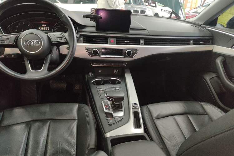 Used Audi A5 2019 Sportback 40 TFSI Fashion Model Audio And AC Panel