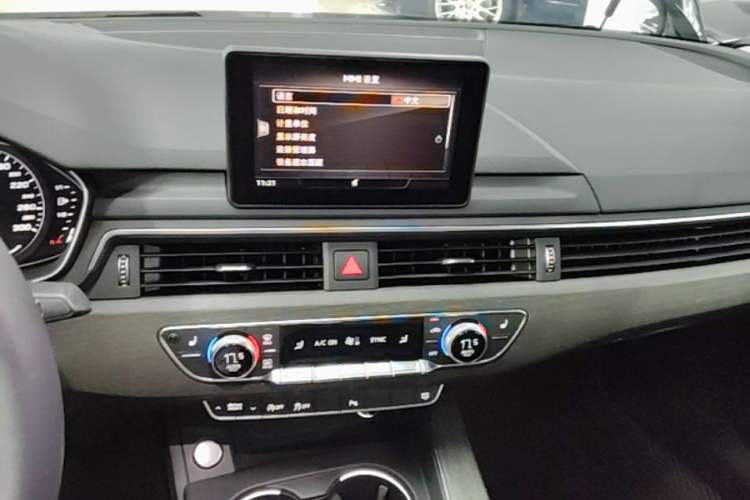 Used Audi A5 2019 Coupe 40 TFSI Fashion Edition China V Emission Standard Audio And AC Panel