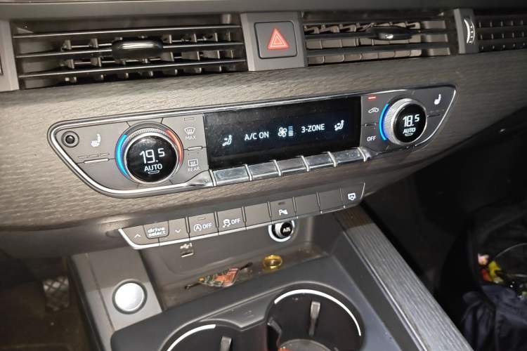 Used Audi A5 2019 Coupe 40 TFSI Fashion Edition China V Emission Standard Audio And AC Panel