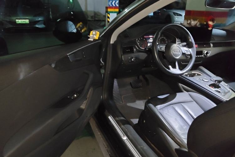 Used Audi A5 2019 Coupe 40 TFSI Fashion Edition China V Emission Standard Driver Seat