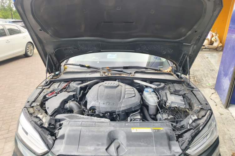 Used Audi A5 2019 Sportback 40 TFSI Fashion Model Engine Bay