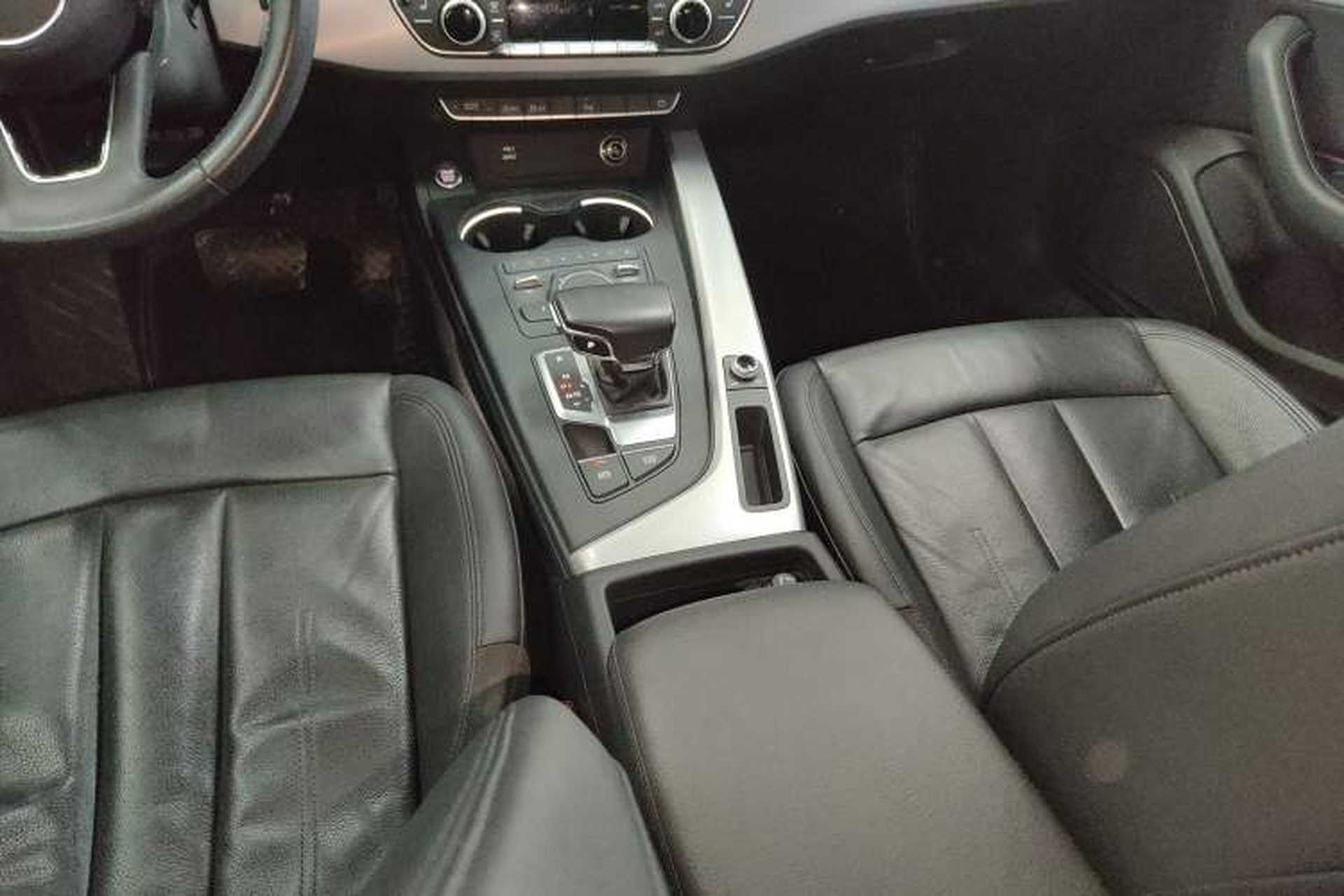Used Audi A5 2019 Sportback 40 TFSI Fashion Model Gear Lever