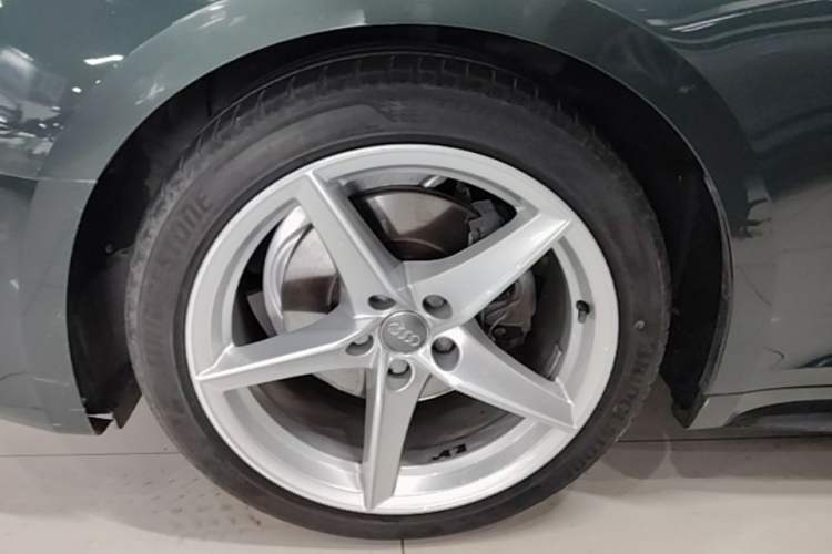 Used Audi A5 2019 Coupe 40 TFSI Fashion Edition China V Emission Standard Left Front Wheel Hub