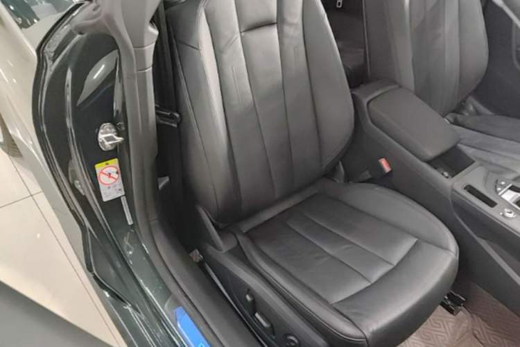 Used Audi A5 2019 Coupe 40 TFSI Fashion Edition China V Emission Standard Right Front Seat