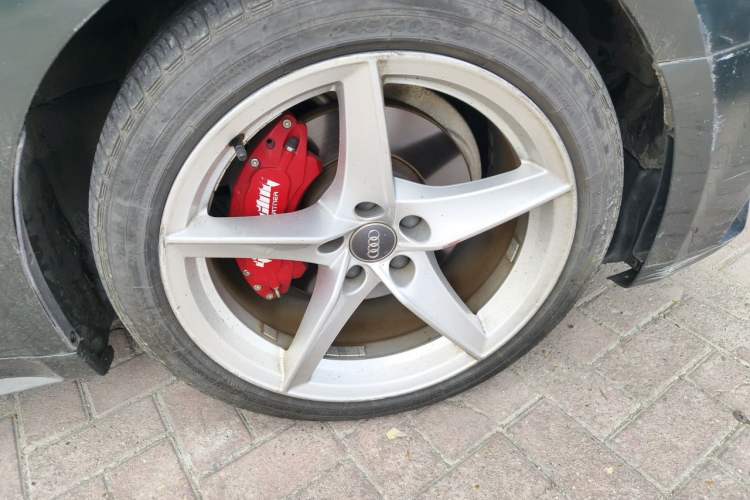 Used Audi A5 2019 Sportback 40 TFSI Fashion Model Right Front Wheel Hub