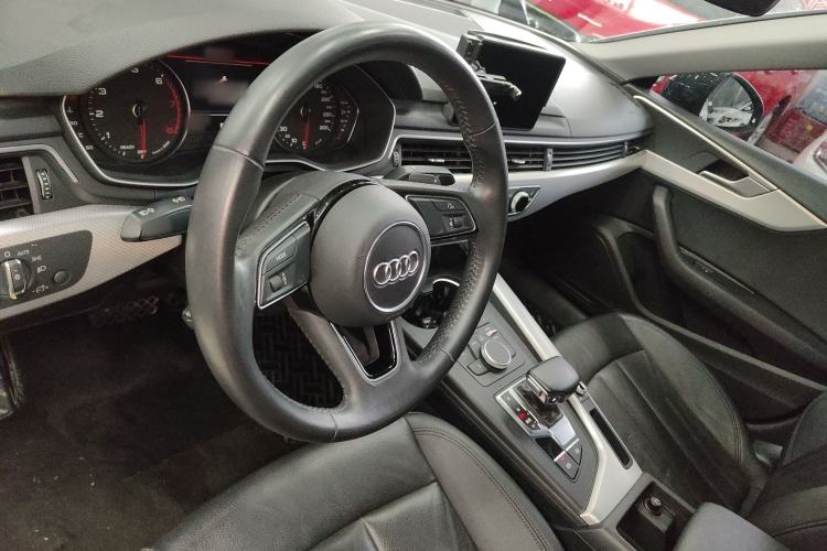 Used Audi A5 2019 Sportback 40 TFSI Fashion Model Steering Wheel