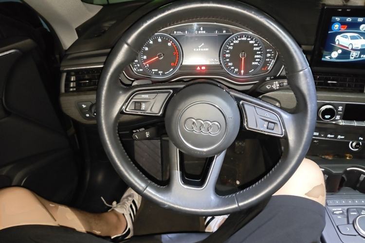 Used Audi A5 2019 Coupe 40 TFSI Fashion Edition China V Emission Standard Steering Wheel
