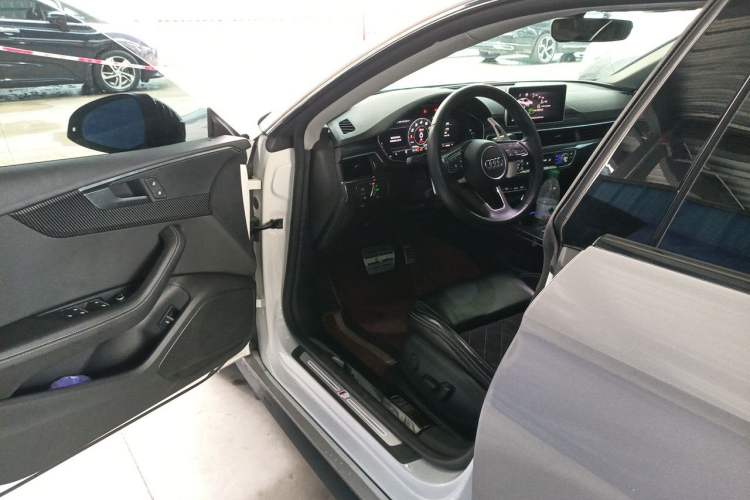 Used Audi A5 2019 Sportback 40 TFSI Fashion Model Driver Seat