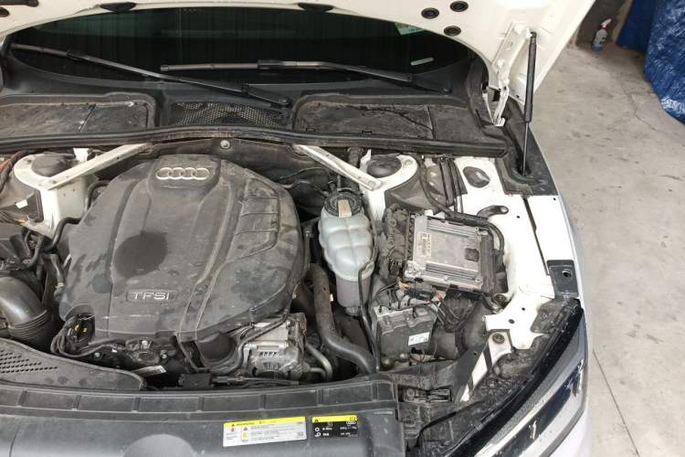 Used Audi A5 2019 Sportback 40 TFSI Fashion Model Engine Bay Left