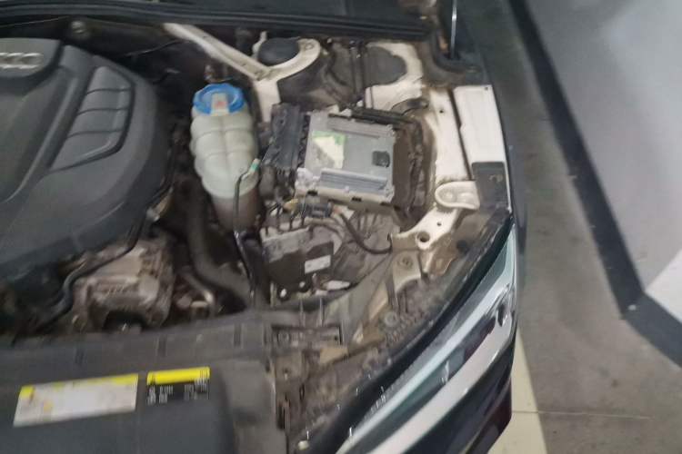 Used Audi A5 2019 Sportback 40 TFSI Fashion Model Engine Bay Left