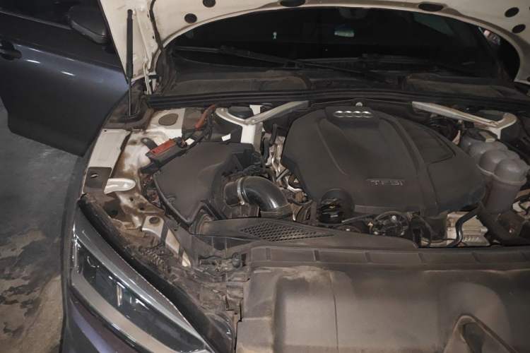 Used Audi A5 2019 Sportback 40 TFSI Fashion Model Engine Bay Right
