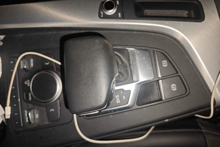 Used Audi A5 2019 Sportback 40 TFSI Fashion Model Gear Lever