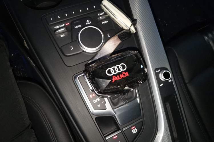 Used Audi A5 2019 Sportback 40 TFSI Fashion Model Gear Lever