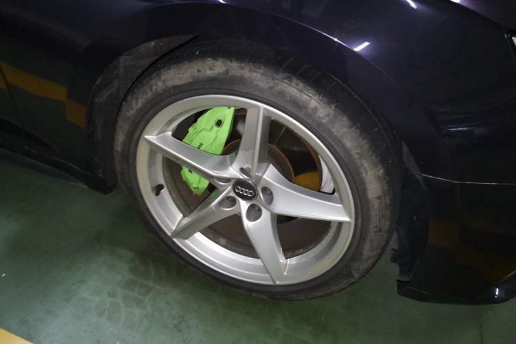 Used Audi A5 2019 Sportback 40 TFSI Fashion Model Right Front Wheel Hub