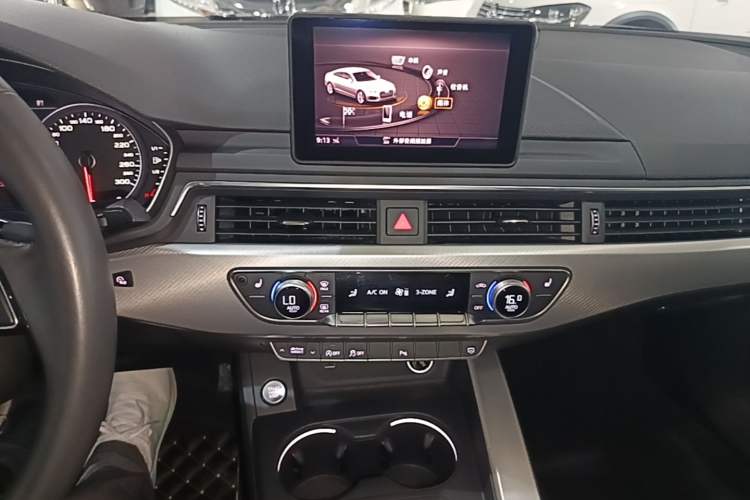 Used Audi A5 2019 Sportback 40 TFSI Fashion Model Audio And AC Panel