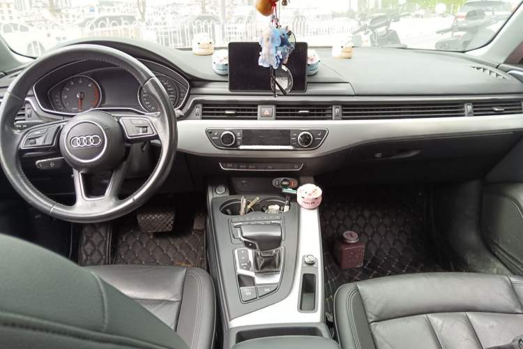 Used Audi A5 2019 Sportback 40 TFSI Fashion Model Center Console